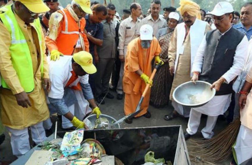 UP-AGRA-yogi-adityanath-visit-at-taj-mahal-in-agra